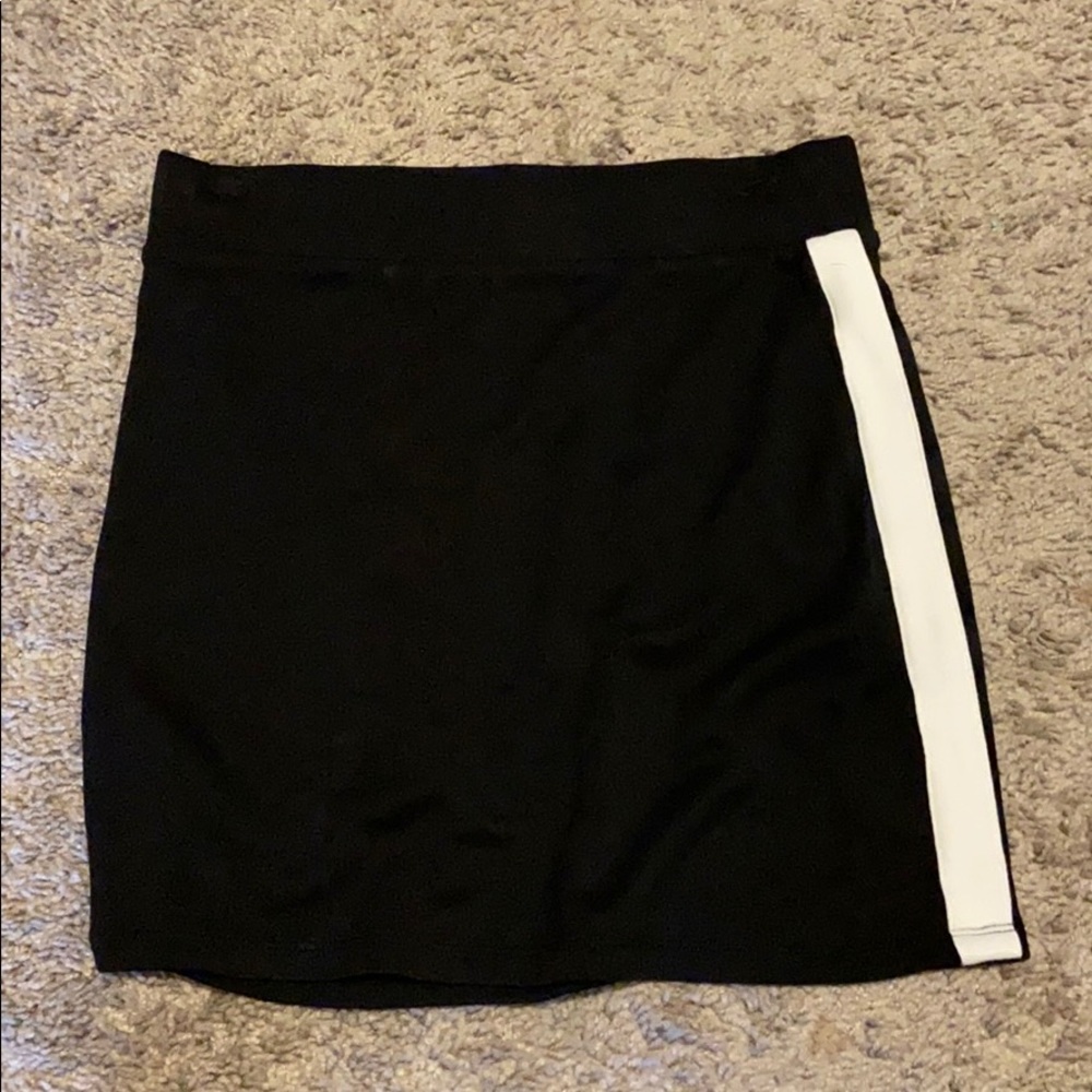 F21 black and white stripe mini skirt